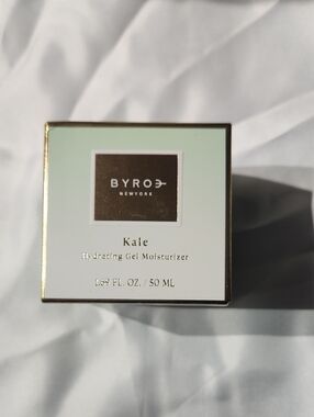 ROE Hydrating Gel Moisturizer - Mint & Gold Trim